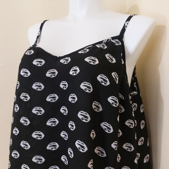 Torrid 2X Plus Size Lip Print Black & White Georgette Sheer Edgy Tank Top Blouse - Picture 3 of 10
